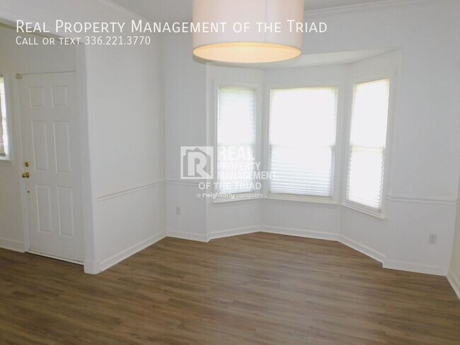 Foto del edificio - 3407 Park Hill Dr