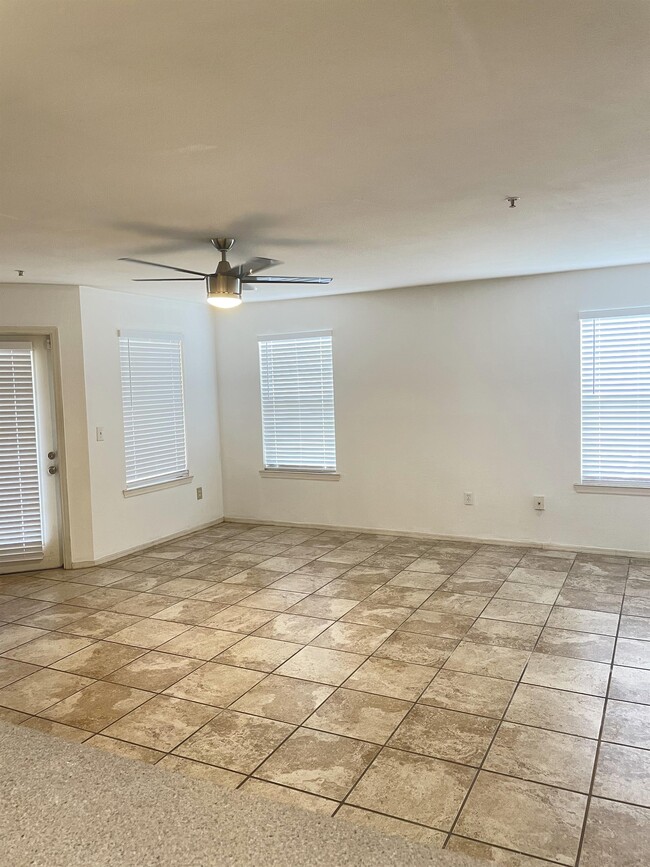 Foto del edificio - 412 Summit Ridge Pl