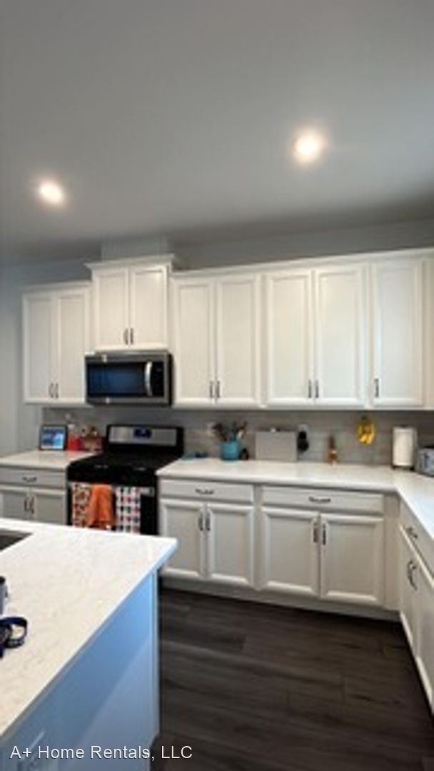 Building Photo - 3 br, 2.5 bath House - 2129 Celebration Blvd.