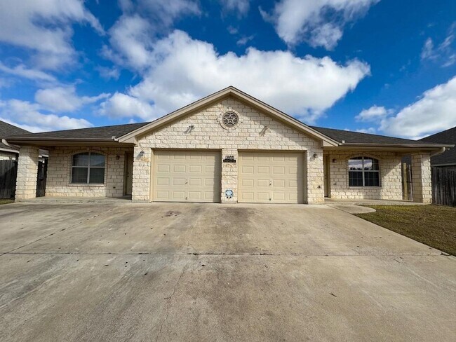 Building Photo - 1205 Powder River Dr