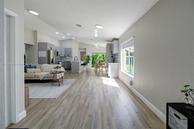 Foto del edificio - 1025 Bamboo Ln