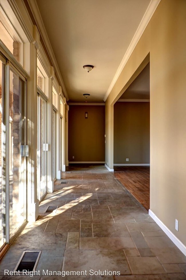 Building Photo - 950 Estrella Ct