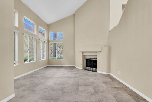 Building Photo - Beautiful 3 Bedroom/2.5 bath  detached hom...