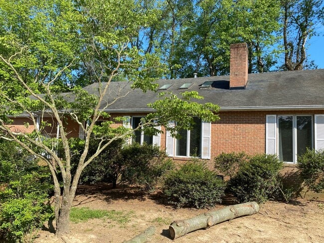 Building Photo - Blacksburg, 3 BR /  2.5 BA, Available in July