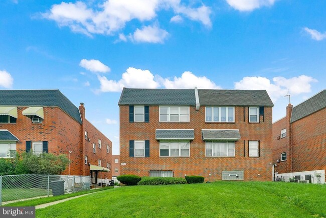 Building Photo - 9754 E Roosevelt Blvd