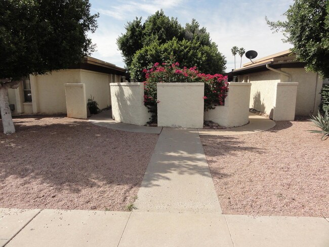 Foto del edificio - 539 E Pebble Beach Dr