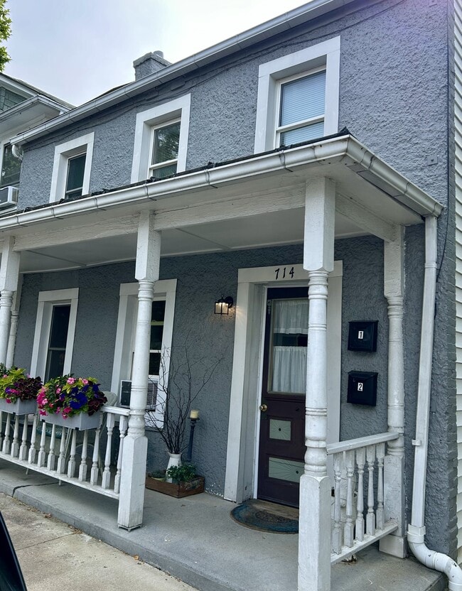 Building Photo - 714 S Cameron St
