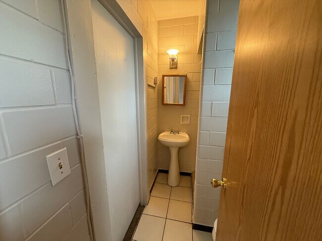 Foto del edificio - One bedroom, One bathroom front/back duplex. Pet Friendly! Located in Scottsbluff!