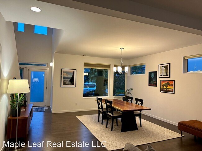 Foto del edificio - 4 br, 2.5 bath House - 13751 Wayne Pl. N.