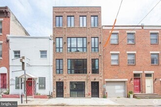 Building Photo - 1619 Bainbridge St