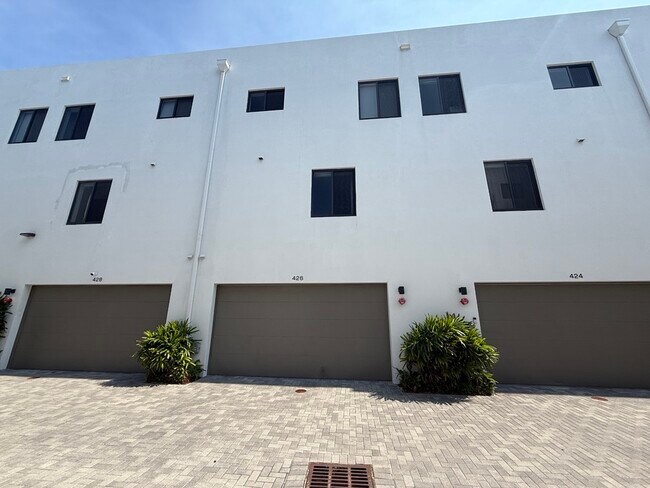 Foto del edificio - 426 SE 12th Ct