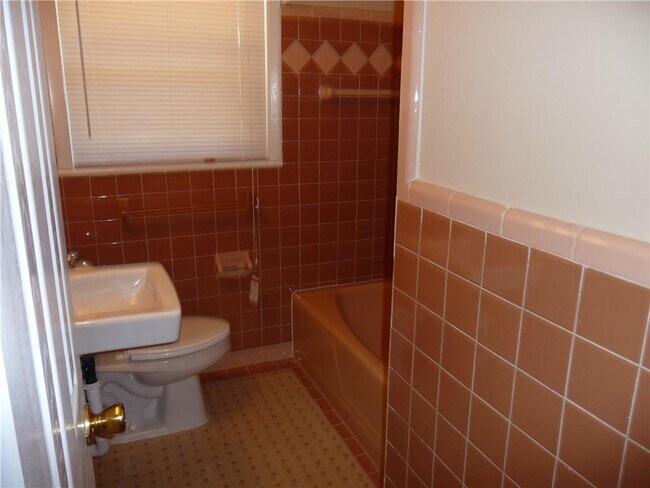 Building Photo - 2798 Oldknow Dr NW