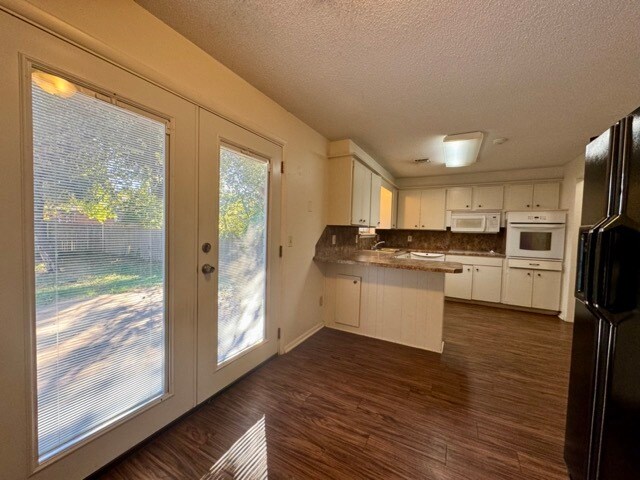 Building Photo - 3420 Ridglea Ct