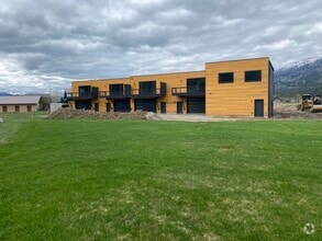 Building Photo - 334 Meadows Dr