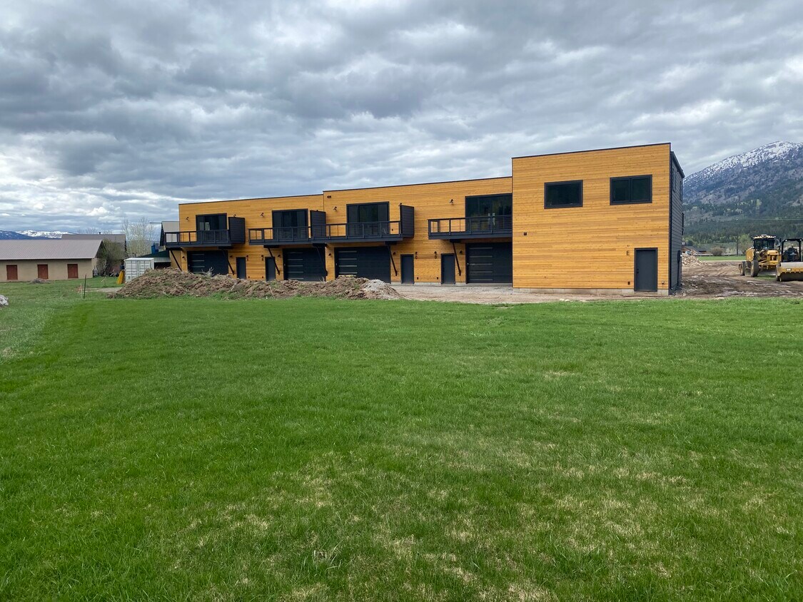 Foto principal - 334 Meadows Dr