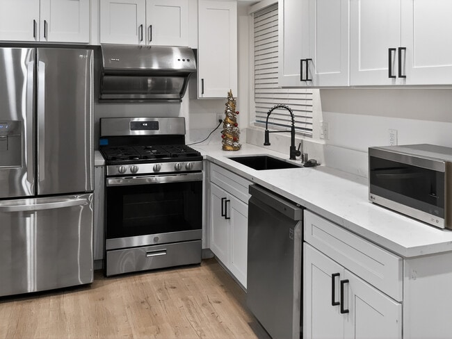 Building Photo - 2013 Raymond Ave