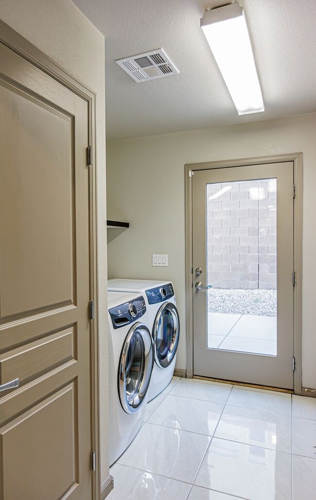 Foto del edificio - Rooftop Balcony