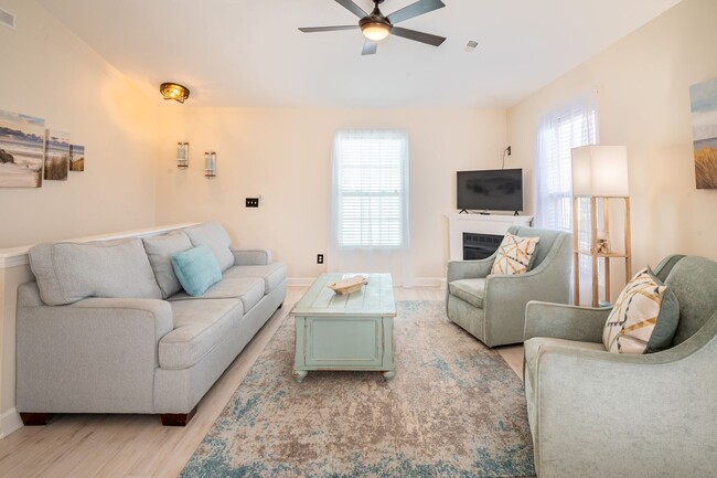 Foto del edificio - FURNISHED OFF-SEASON MONTHLY RENTAL-STARTI...