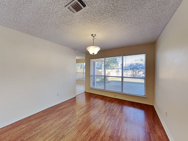 Building Photo - 8521 Brushy Creek Trl