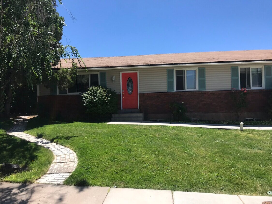 68 W Sunset Dr Unit 3, Cedar City, UT 84720 Apartments in Cedar City, UT