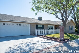 Building Photo - 9105 Sinjon Cir