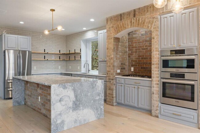 Foto del edificio - 2137 Rivina Dr