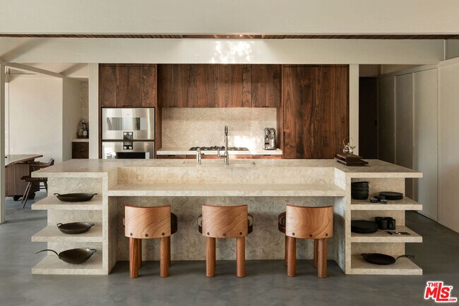 Foto del edificio - 2621 La Cuesta Dr