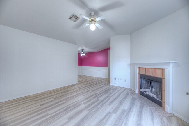 Foto del edificio - 1712 W 57th Pl