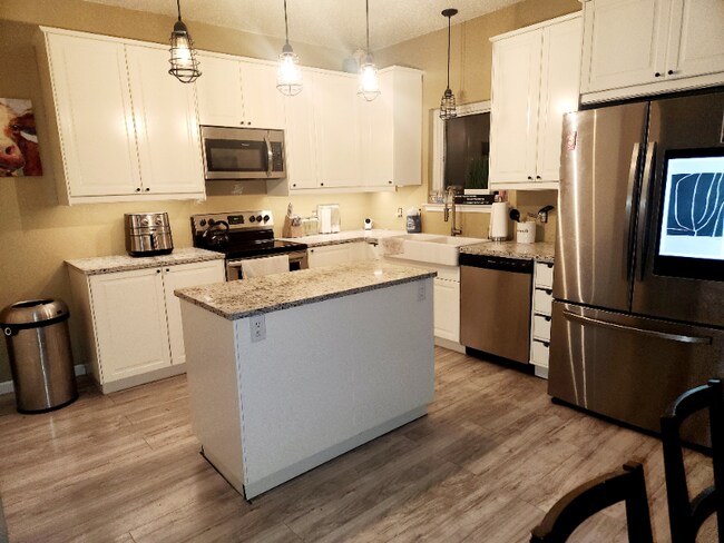 Building Photo - 2719 Garden Grove Rd