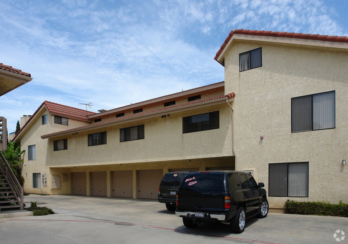 Foto del edificio - 16795 Roosevelt Ln