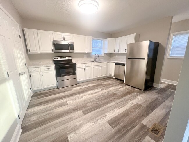Building Photo - Move-In Specials Available! Completely Rem...