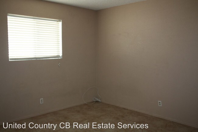 Building Photo - 808 S Mohave Ave
