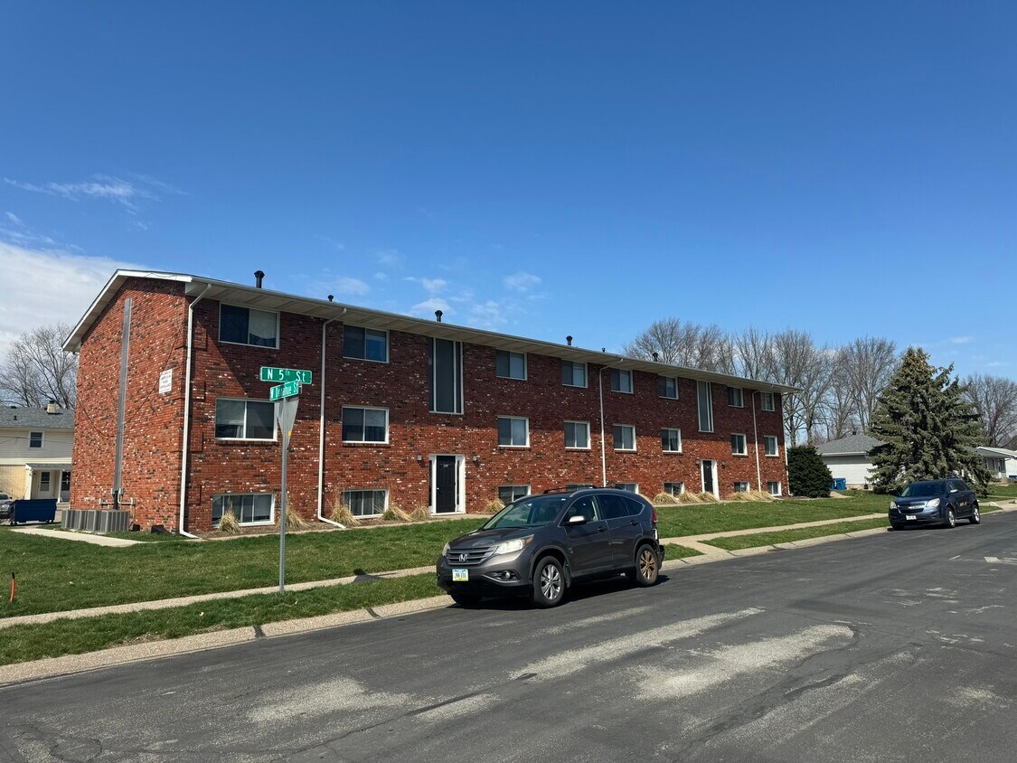 Primary Photo - 400 N 5th St