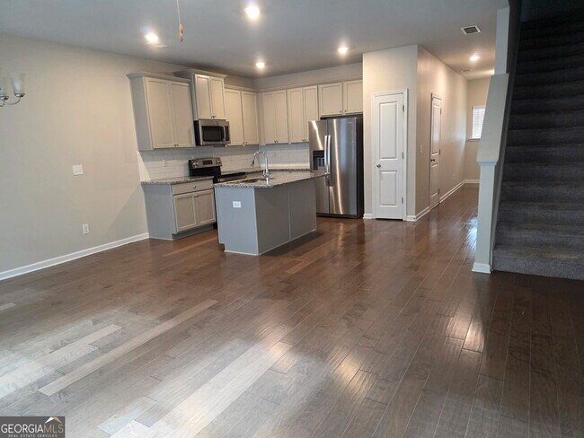 Building Photo - 7055 Mimosa Blf