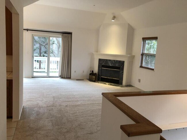 Foto del edificio - 1041 Helm Ln