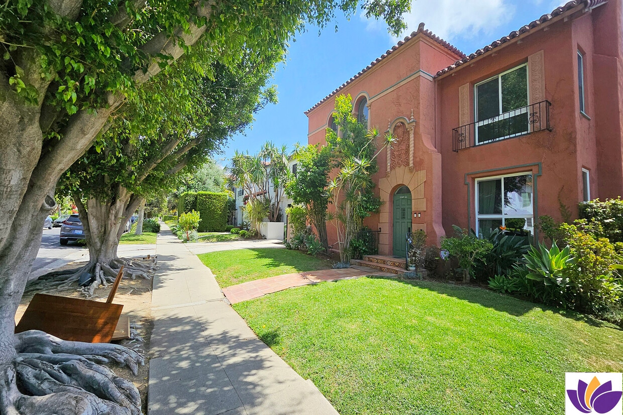 Primary Photo - 1152 S Hayworth Ave