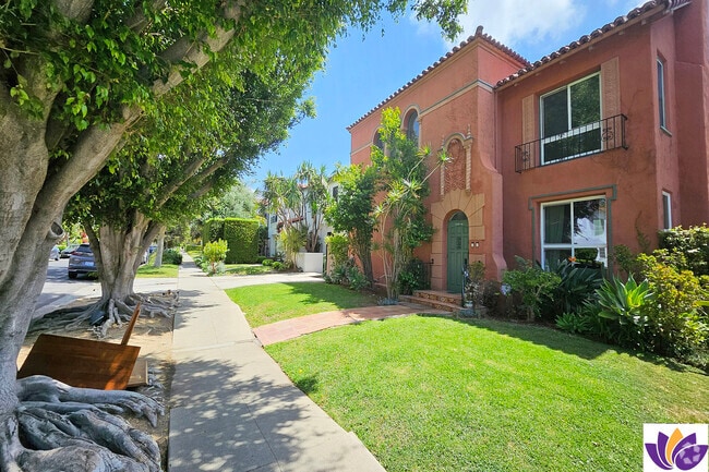 Building Photo - 1152 S Hayworth Ave