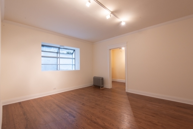 Building Photo - 2322 N Lincoln Park W