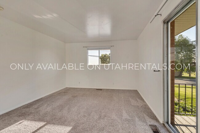 Building Photo - 2233 S 200 W