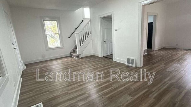 Building Photo - 275 Greensburg Pike