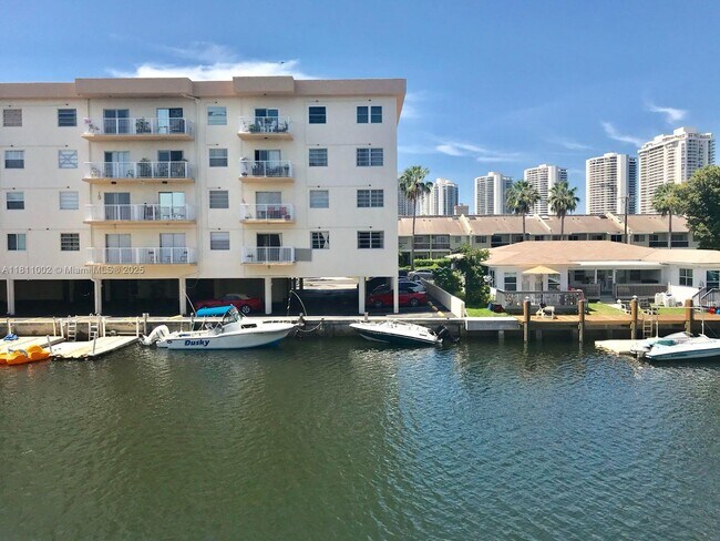 Foto del edificio - 3545 NE 167th St