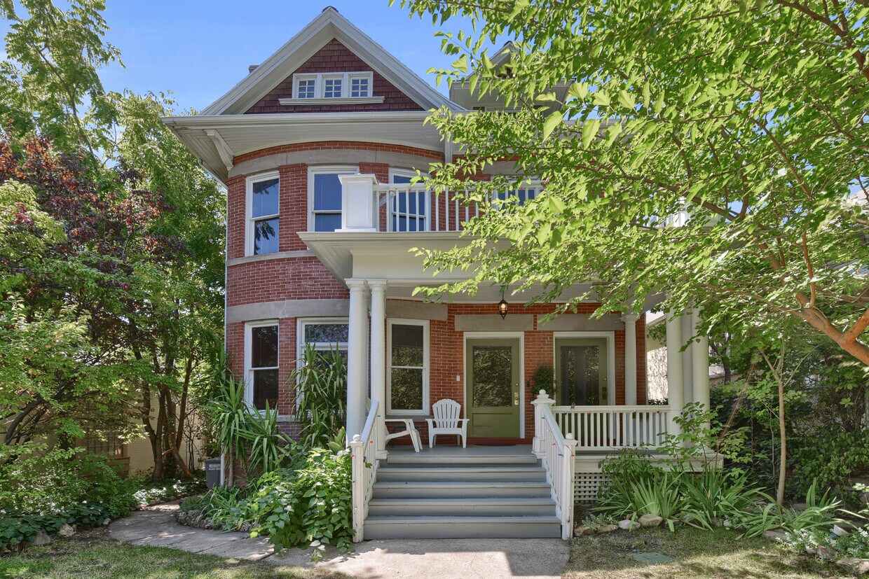 Primary Photo - 323 E St E