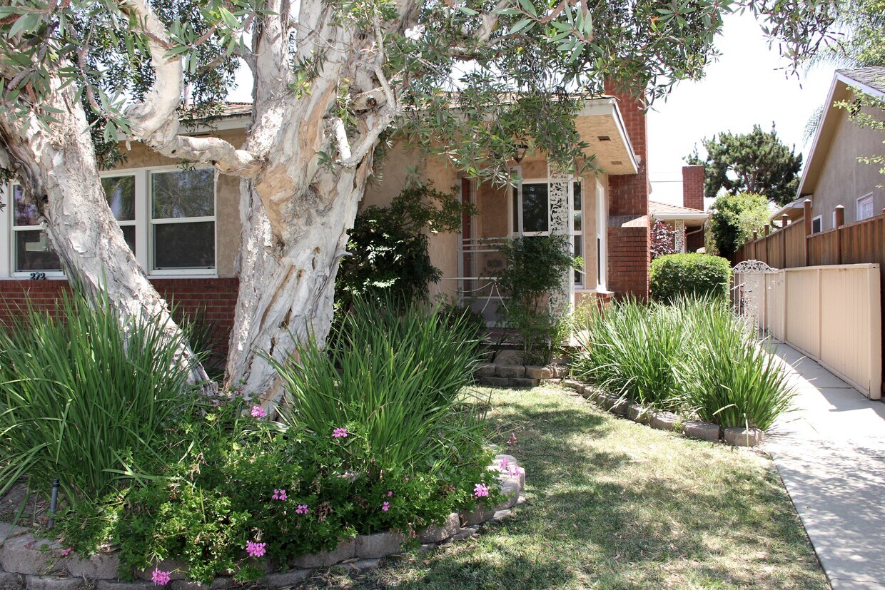 Front entrance - 272 Termino Ave