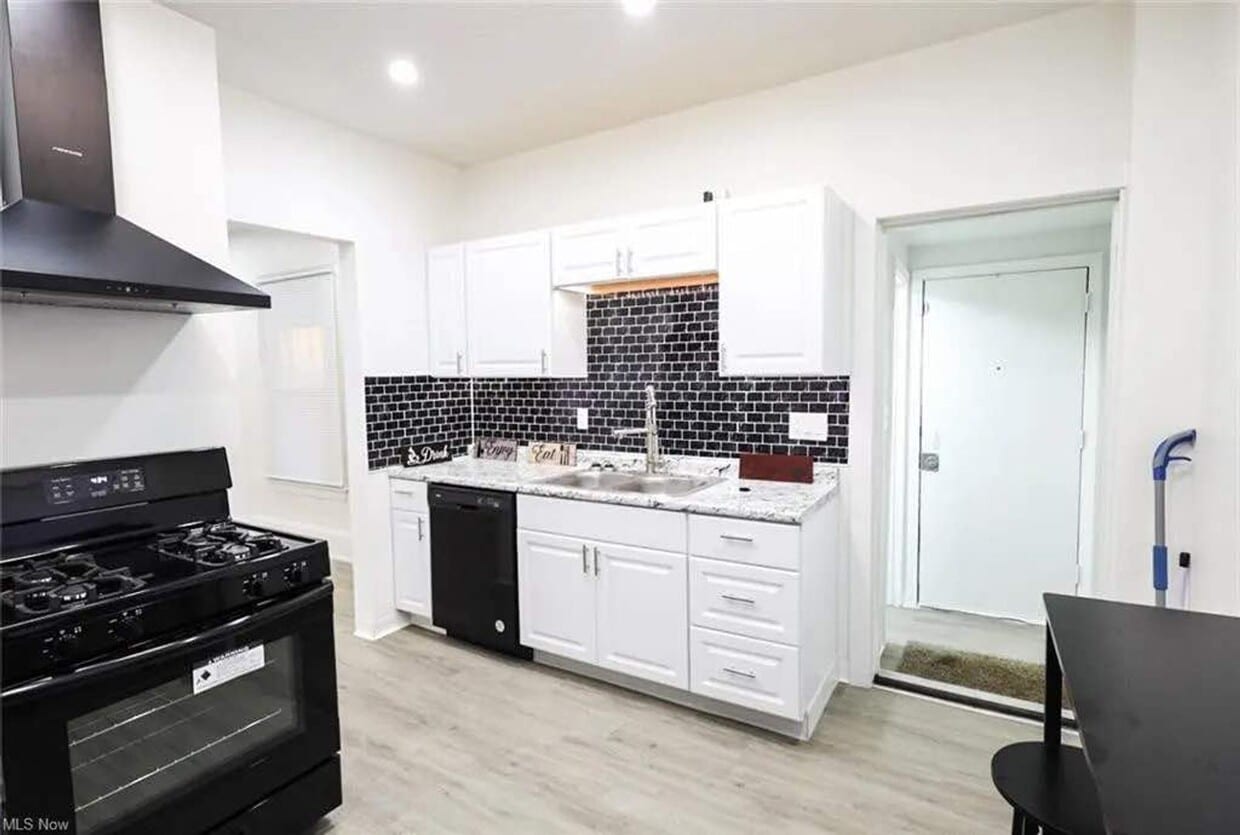 Primary Photo - 3BD/ 1.5 BA Home for Rent- Cleveland