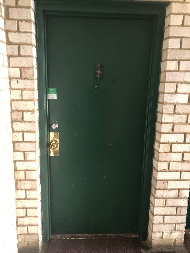 Foto del edificio - 9276 Adelphi Rd