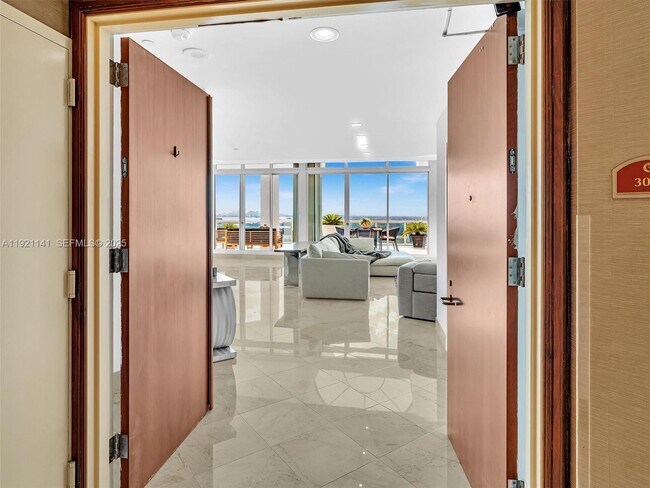 Building Photo - 16500 Collins Ave