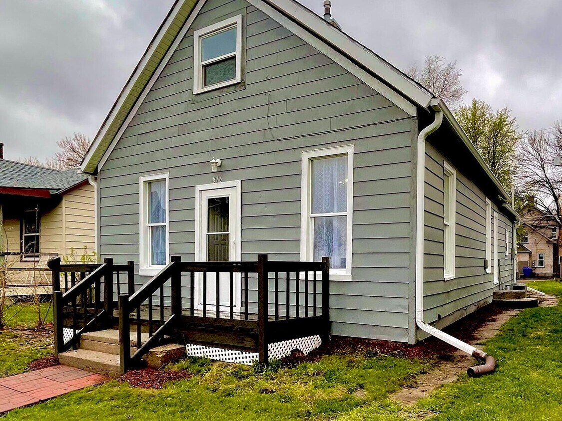 816 Ave A, Council Bluffs, IA 51503 House Rental in Council Bluffs