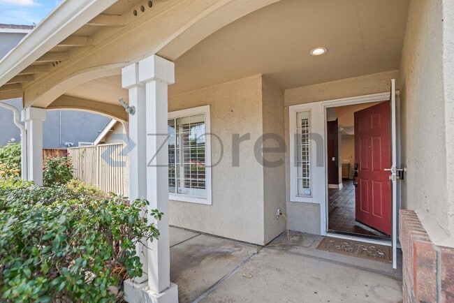 Foto del edificio - 1366 Jayhawk Ln
