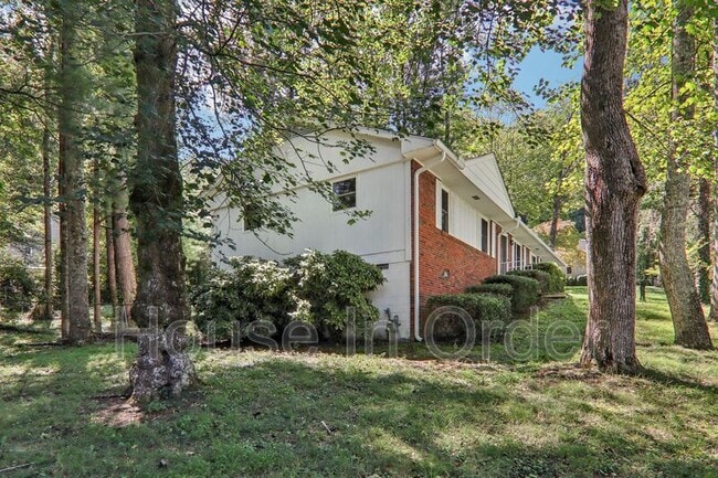 Foto del edificio - 325 Comet Dr