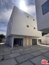 Building Photo - 1230 S Berendo St